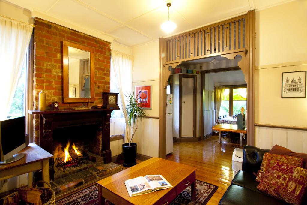 Como Cottage Accommodation Olinda Exterior photo