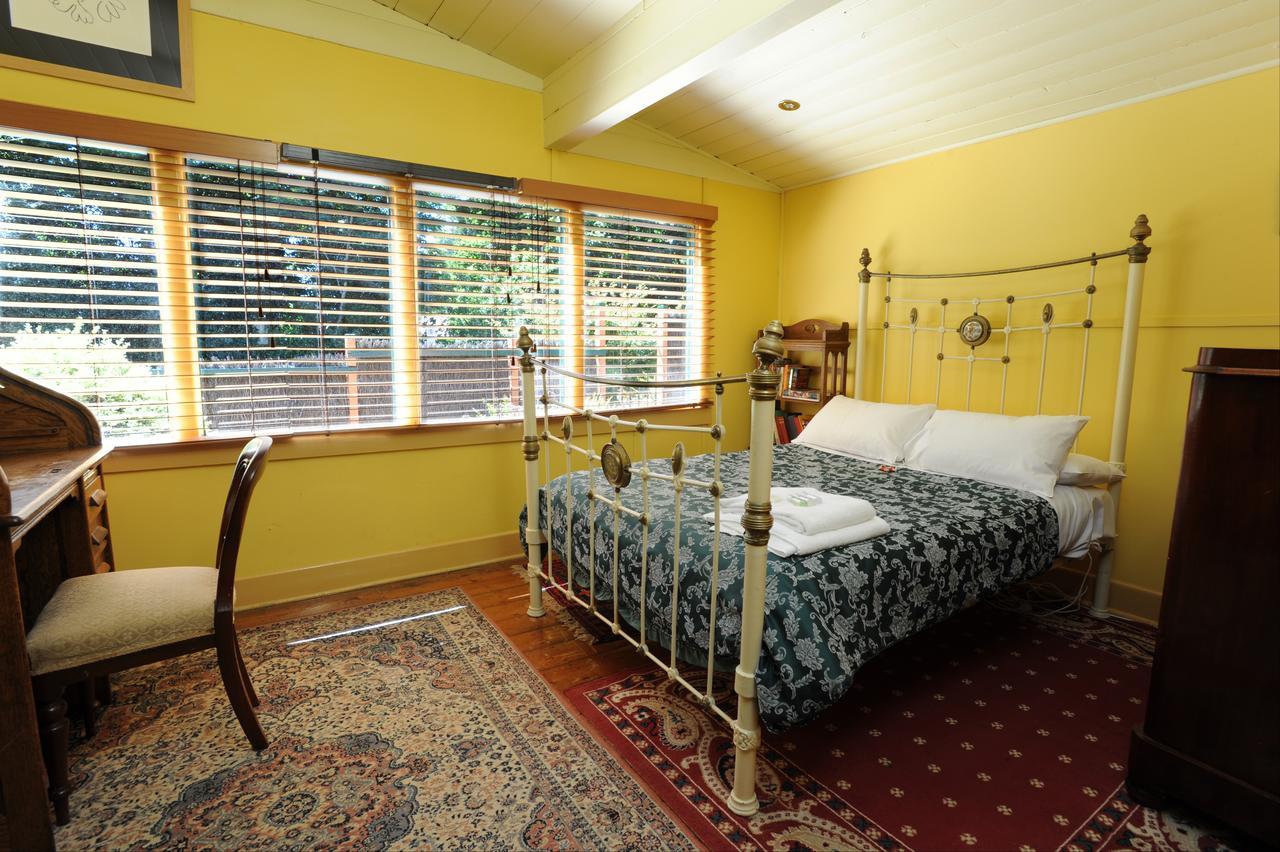 Como Cottage Accommodation Olinda Exterior photo