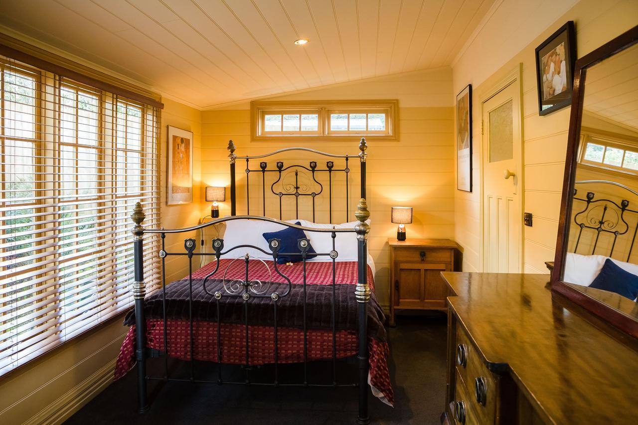 Como Cottage Accommodation Olinda Exterior photo